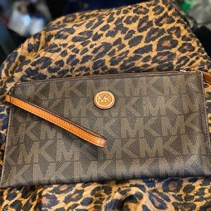 Michael Kors Fulton Large Zip Clutch Wristlet